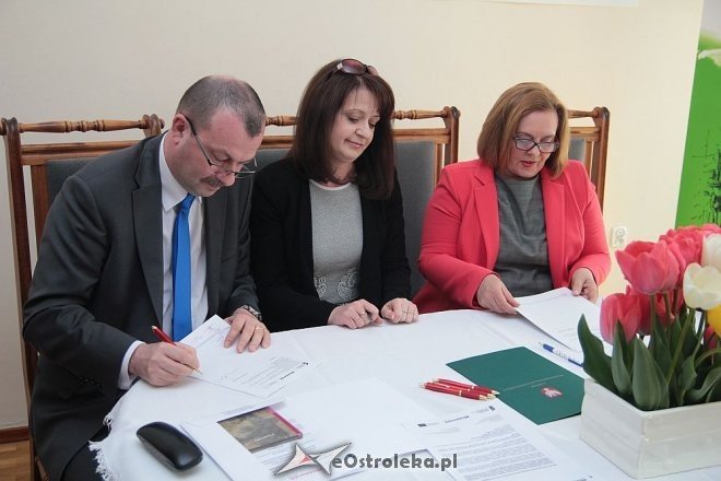 Umowa na dotację modernizacji Muzeum Kultury Kurpiowskiej w Ostrołęce podpisana [22.04.2015] - zdjęcie #7 - eOstroleka.pl