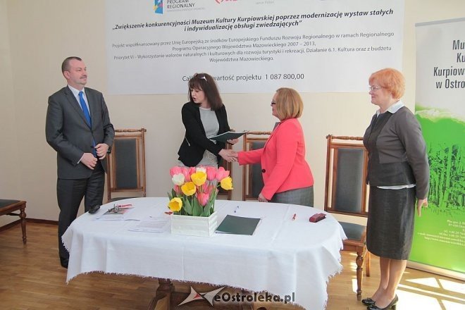 Umowa na dotację modernizacji Muzeum Kultury Kurpiowskiej w Ostrołęce podpisana [22.04.2015] - zdjęcie #13 - eOstroleka.pl