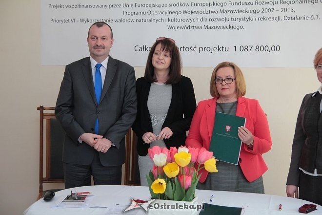 Umowa na dotację modernizacji Muzeum Kultury Kurpiowskiej w Ostrołęce podpisana [22.04.2015] - zdjęcie #16 - eOstroleka.pl