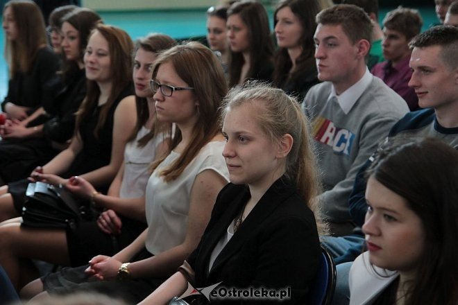 Zakończenie roku szkolnego klas maturalnych z I LO w Ostrołęce [24.04.2015] - zdjęcie #14 - eOstroleka.pl