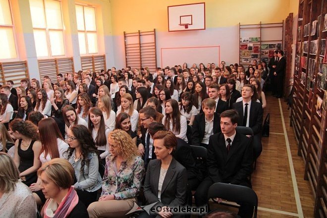 Zakończenie roku szkolnego klas maturalnych II LO w Ostrołęce [ZDJĘCIA] - zdjęcie #14 - eOstroleka.pl