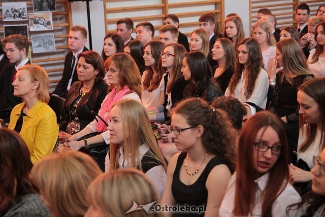 Zakończenie roku szkolnego klas maturalnych II LO w Ostrołęce [ZDJĘCIA] - zdjęcie #23 - eOstroleka.pl