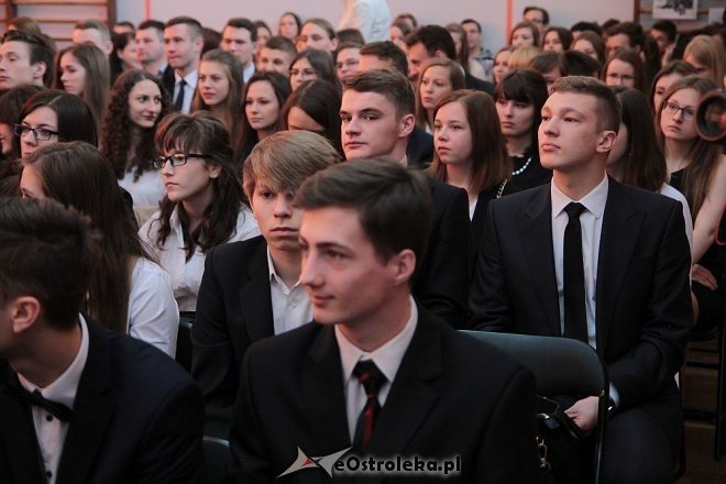 Zakończenie roku szkolnego klas maturalnych II LO w Ostrołęce [ZDJĘCIA] - zdjęcie #29 - eOstroleka.pl