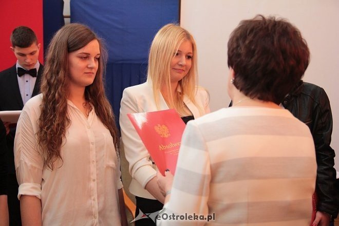 Zakończenie roku szkolnego klas maturalnych II LO w Ostrołęce [ZDJĘCIA] - zdjęcie #32 - eOstroleka.pl