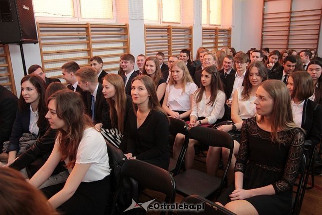 Zakończenie roku szkolnego klas maturalnych II LO w Ostrołęce [ZDJĘCIA] - zdjęcie #40 - eOstroleka.pl