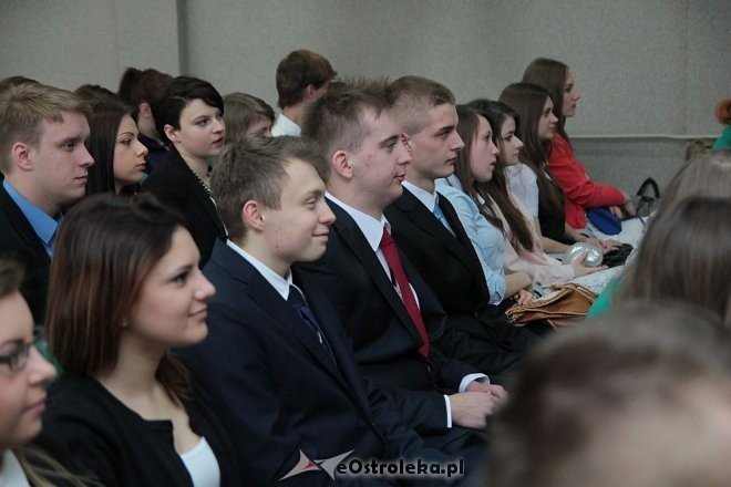 Zakończenie roku szkolnego klas maturalnych z ZSZ nr 3 w Ostrołęce [ZDJĘCIA] - zdjęcie #43 - eOstroleka.pl