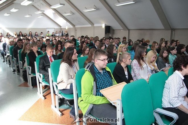 Zakończenie roku szkolnego klas maturalnych z ZSZ nr 3 w Ostrołęce [ZDJĘCIA] - zdjęcie #44 - eOstroleka.pl