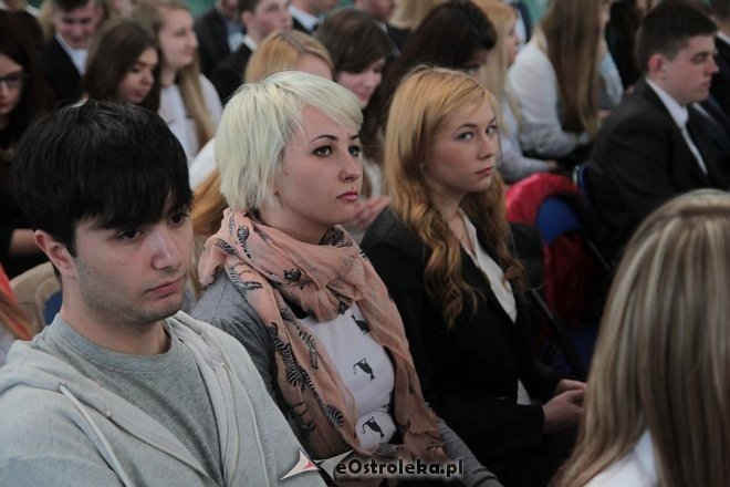 Zakończenie roku szkolnego klas maturalnych z ZSZ nr 4 w Ostrołęce [ZDJĘCIA] - zdjęcie #56 - eOstroleka.pl