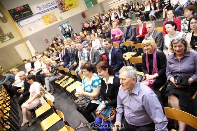 Zakończenie roku szkolnego klas maturalnych III Liceum Ogólnokształcącego w Ostrołęce [24.04.2015] - zdjęcie #4 - eOstroleka.pl