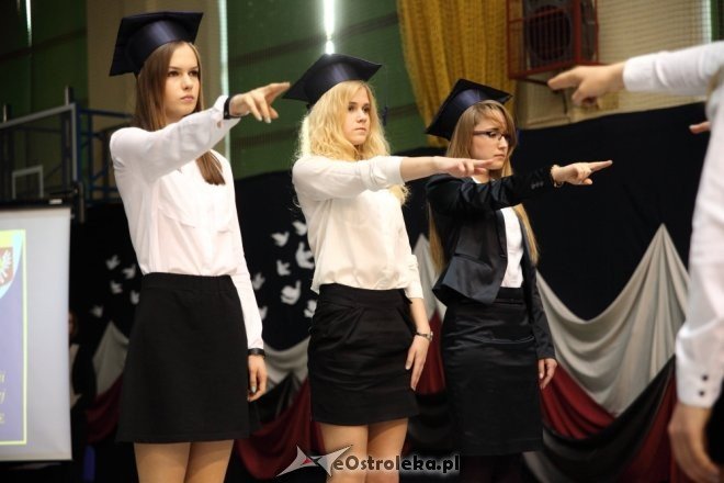 Zakończenie roku szkolnego klas maturalnych III Liceum Ogólnokształcącego w Ostrołęce [24.04.2015] - zdjęcie #49 - eOstroleka.pl