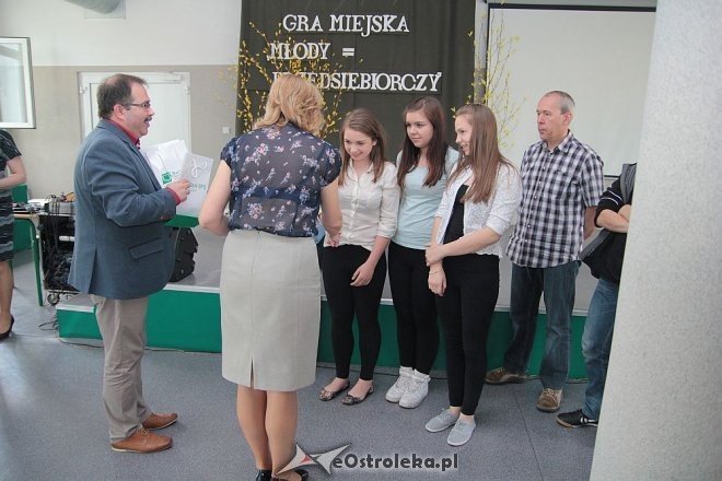 Gra miejska „Młody – Przedsiębiorczy” za nami: Zwyciężyli uczniowie III LO [28.04.2015] - zdjęcie #38 - eOstroleka.pl
