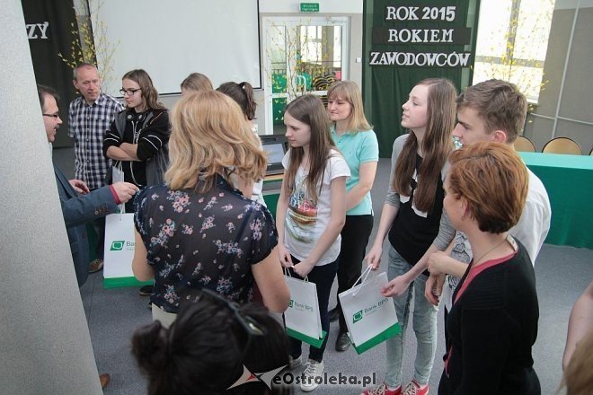 Gra miejska „Młody – Przedsiębiorczy” za nami: Zwyciężyli uczniowie III LO [28.04.2015] - zdjęcie #44 - eOstroleka.pl