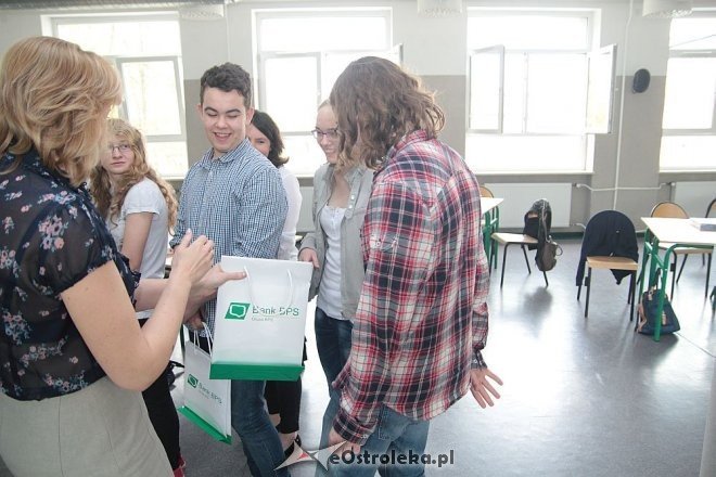 Gra miejska „Młody – Przedsiębiorczy” za nami: Zwyciężyli uczniowie III LO [28.04.2015] - zdjęcie #70 - eOstroleka.pl