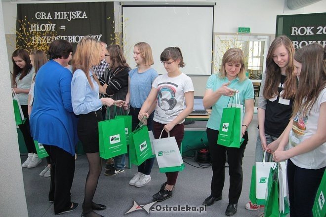 Gra miejska „Młody – Przedsiębiorczy” za nami: Zwyciężyli uczniowie III LO [28.04.2015] - zdjęcie #57 - eOstroleka.pl