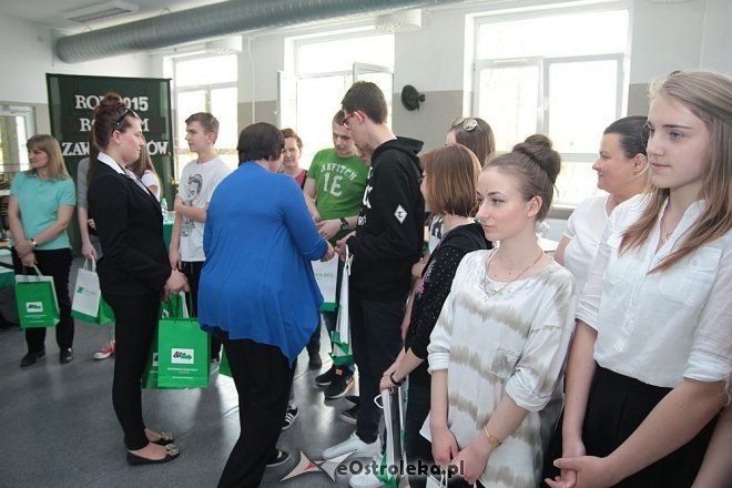 Gra miejska „Młody – Przedsiębiorczy” za nami: Zwyciężyli uczniowie III LO [28.04.2015] - zdjęcie #67 - eOstroleka.pl