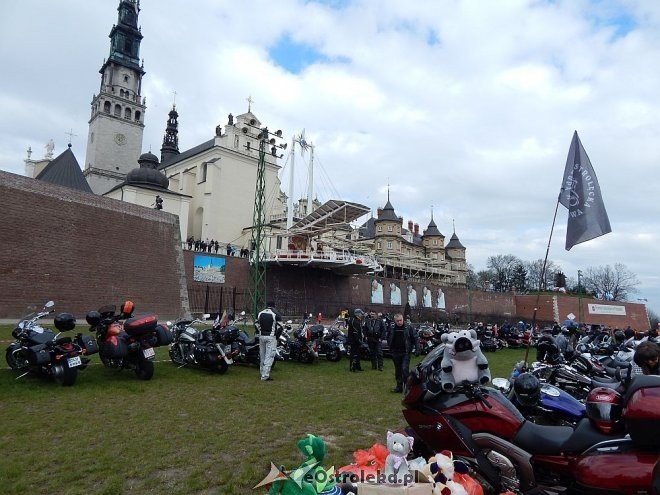 Członkowie Ostrołęckiej Grupy Motocyklowej na Zlocie Gwiaździstym [29.04.2015] - zdjęcie #44 - eOstroleka.pl