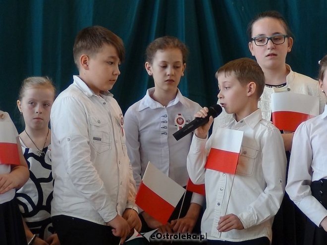 Dzień Flagi Państwowej i Święto Konstytucji w Szkole Podstawowej w Troszynie [03.05.2015] - zdjęcie #27 - eOstroleka.pl