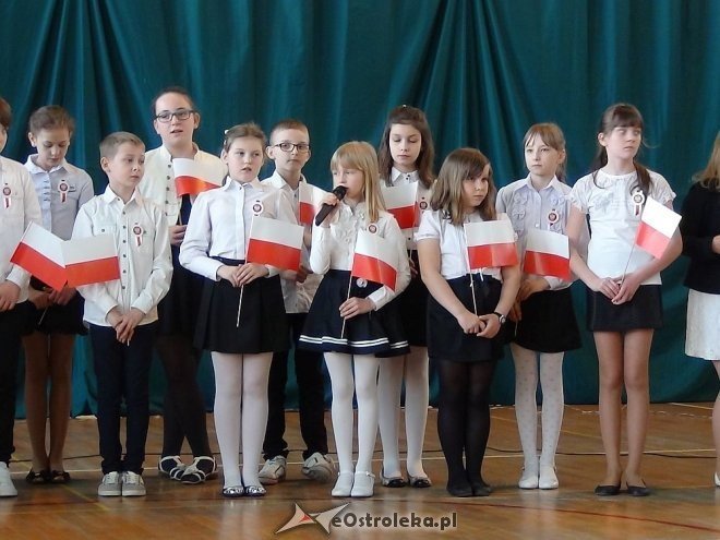 Dzień Flagi Państwowej i Święto Konstytucji w Szkole Podstawowej w Troszynie [03.05.2015] - zdjęcie #33 - eOstroleka.pl