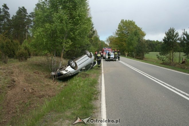 Trzy osoby ranne w wypadku peugeota. Wśród poszkodowanych dwoje dzieci [15.05.2015] - zdjęcie #5 - eOstroleka.pl