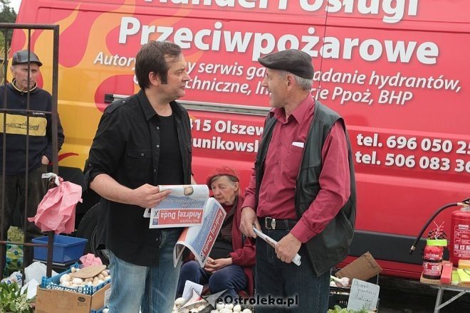 Poseł Czartoryski wspiera w kampanii Andrzeja Dudę: „Tylko dziś rozdaliśmy klika tysięcy gazet naszego przyszłego prezydenta” - zdjęcie #5 - eOstroleka.pl