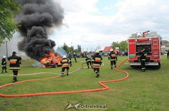 Pokaz sprzętu ratowniczego w wykonaniu strażaków ochotników z Łysych [19.05.2015] - zdjęcie #3 - eOstroleka.pl