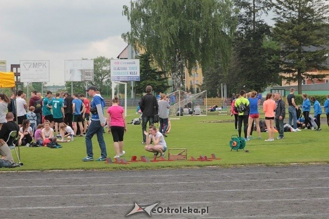 Mistrzostwa Miasta Ostrołęki Juniorów i Juniorów Młodszych w Lekkiej Atletyce  [20.05.2015] - zdjęcie #3 - eOstroleka.pl