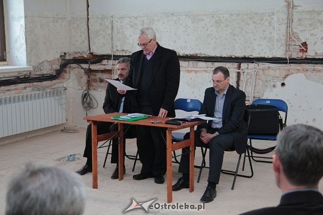 Wyjazdowe posiedzenie komisji kultury w budynku po byłym areszcie [21.05.2015] - zdjęcie #15 - eOstroleka.pl