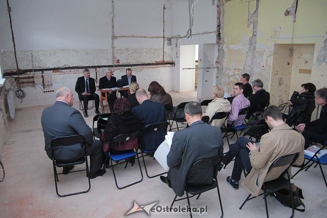 Wyjazdowe posiedzenie komisji kultury w budynku po byłym areszcie [21.05.2015] - zdjęcie #20 - eOstroleka.pl