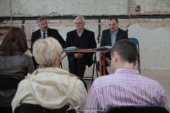 Wyjazdowe posiedzenie komisji kultury w budynku po byłym areszcie [21.05.2015] - zdjęcie #21 - eOstroleka.pl