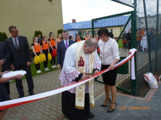Rzekuń: Uroczyste otwarcie boiska w gimnazjum - zdjęcie #6 - eOstroleka.pl