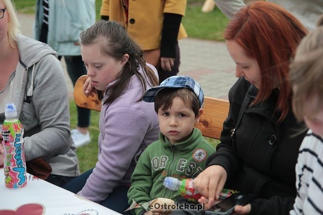 Spotkanie integracyjne wolontariuszy z ZSZ nr 3 i podopiecznych Kolorowej Szkoły [25.05.2015] - zdjęcie #14 - eOstroleka.pl