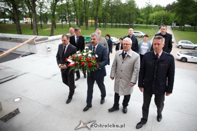 Samorządowcy uczcili pamięć poległych w bitwie pod Ostrołęką z 1831 roku [26.05.2015] - zdjęcie #33 - eOstroleka.pl