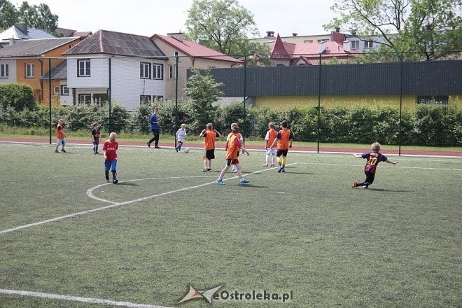 Turniej piłkarski dla dzieci - organizator: Korona Ostrołęka [30.05.2015] - zdjęcie #1 - eOstroleka.pl
