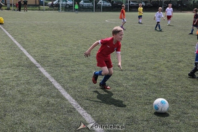 Turniej piłkarski dla dzieci - organizator: Korona Ostrołęka [30.05.2015] - zdjęcie #4 - eOstroleka.pl