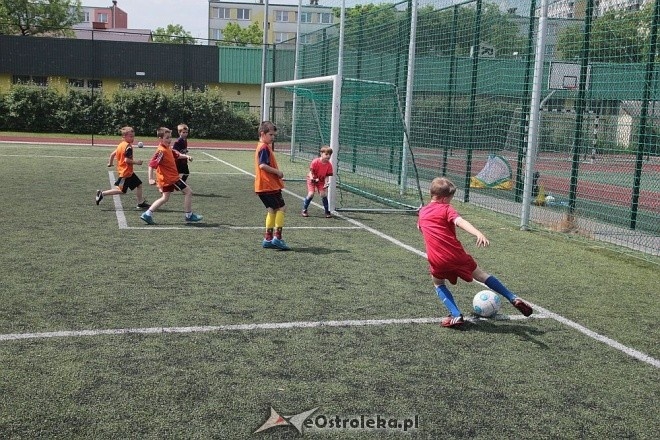 Turniej piłkarski dla dzieci - organizator: Korona Ostrołęka [30.05.2015] - zdjęcie #5 - eOstroleka.pl