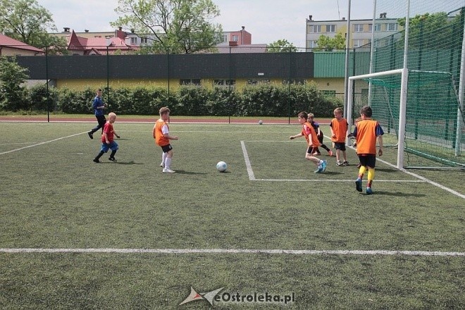 Turniej piłkarski dla dzieci - organizator: Korona Ostrołęka [30.05.2015] - zdjęcie #6 - eOstroleka.pl