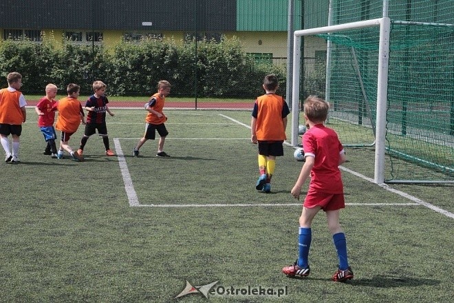Turniej piłkarski dla dzieci - organizator: Korona Ostrołęka [30.05.2015] - zdjęcie #7 - eOstroleka.pl