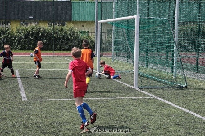 Turniej piłkarski dla dzieci - organizator: Korona Ostrołęka [30.05.2015] - zdjęcie #8 - eOstroleka.pl
