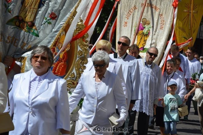 Procesja w parafii pw. św. Antoniego - Boże Ciało [04.06.2015] - zdjęcie #10 - eOstroleka.pl