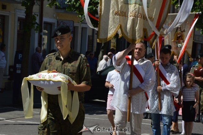 Procesja w parafii pw. św. Antoniego - Boże Ciało [04.06.2015] - zdjęcie #20 - eOstroleka.pl