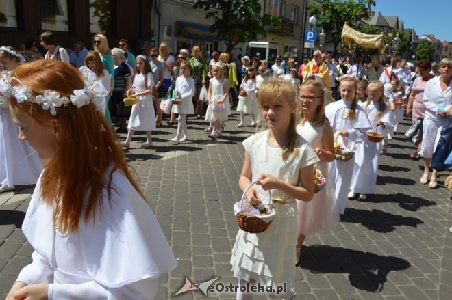 Procesja w parafii pw. św. Antoniego - Boże Ciało [04.06.2015] - zdjęcie #44 - eOstroleka.pl