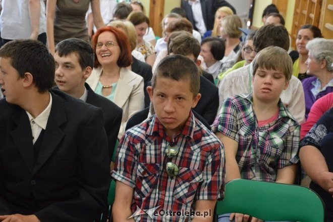 Zakończenie roku szkolnego w Specjalnym Ośrodku Szkolno-Wychowawczym [26.06.2015] - zdjęcie #2 - eOstroleka.pl