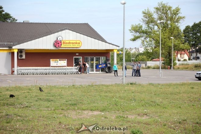 Ostrołęka: Spektakularny napad na bankomat przy Steyera. Wysadzili go w powietrze i ukradli całą gotówkę [18.07.2015] - zdjęcie #5 - eOstroleka.pl