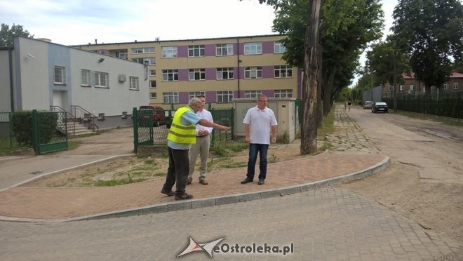 Prace przy budowie ulicy Koszarowej [21.07.2015] - zdjęcie #16 - eOstroleka.pl