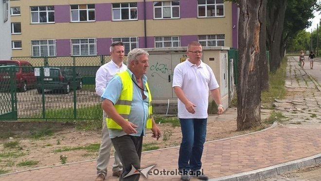Prace przy budowie ulicy Koszarowej [21.07.2015] - zdjęcie #18 - eOstroleka.pl