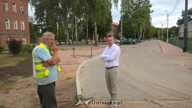 Prace przy budowie ulicy Koszarowej [21.07.2015] - zdjęcie #21 - eOstroleka.pl