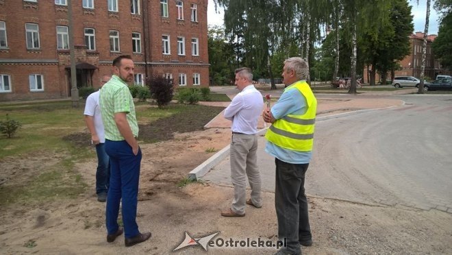 Prace przy budowie ulicy Koszarowej [21.07.2015] - zdjęcie #24 - eOstroleka.pl