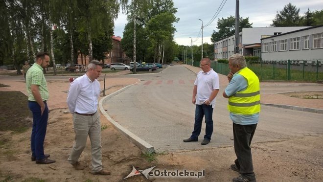 Prace przy budowie ulicy Koszarowej [21.07.2015] - zdjęcie #26 - eOstroleka.pl