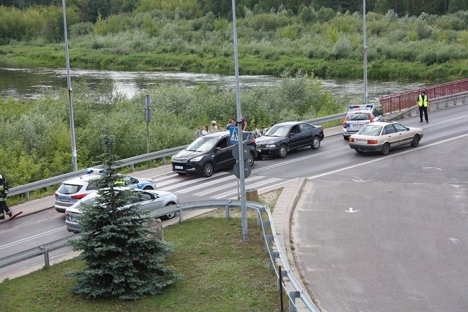 Wypadek na nowym moście [01.08.2015] - zdjęcie #4 - eOstroleka.pl
