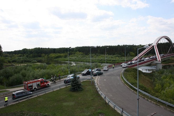 Wypadek na nowym moście [01.08.2015] - zdjęcie #6 - eOstroleka.pl